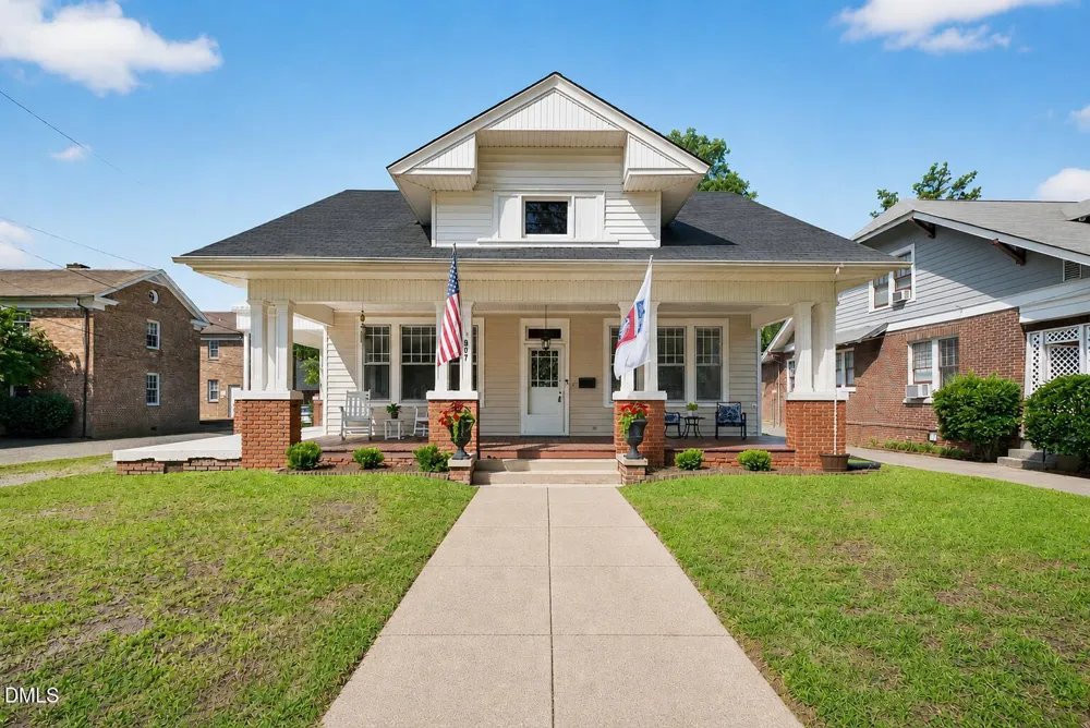 907 Broad Street W