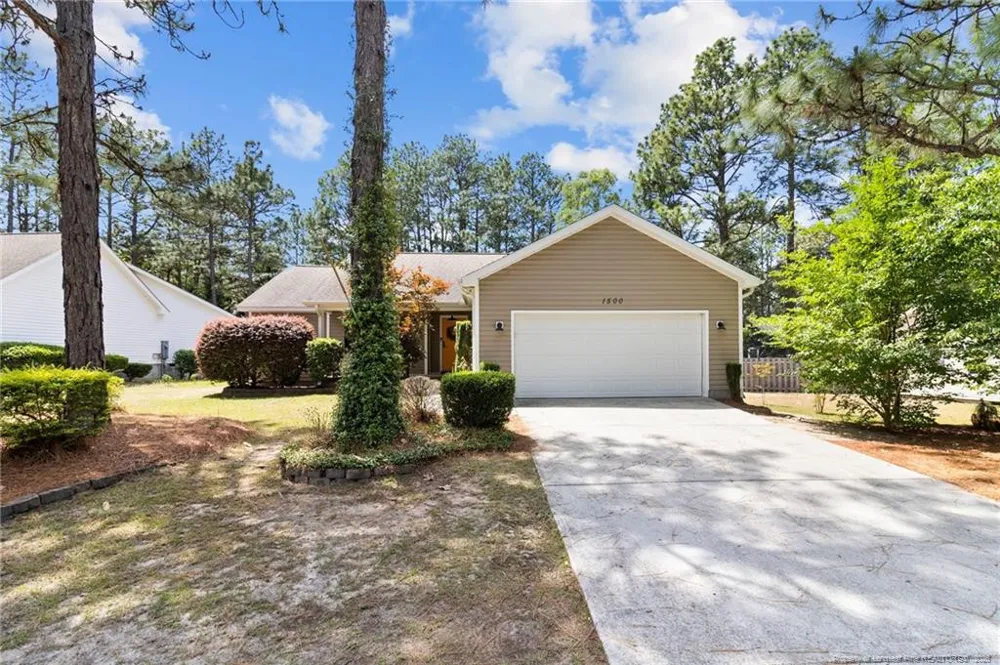 1500 Longleaf Drive E