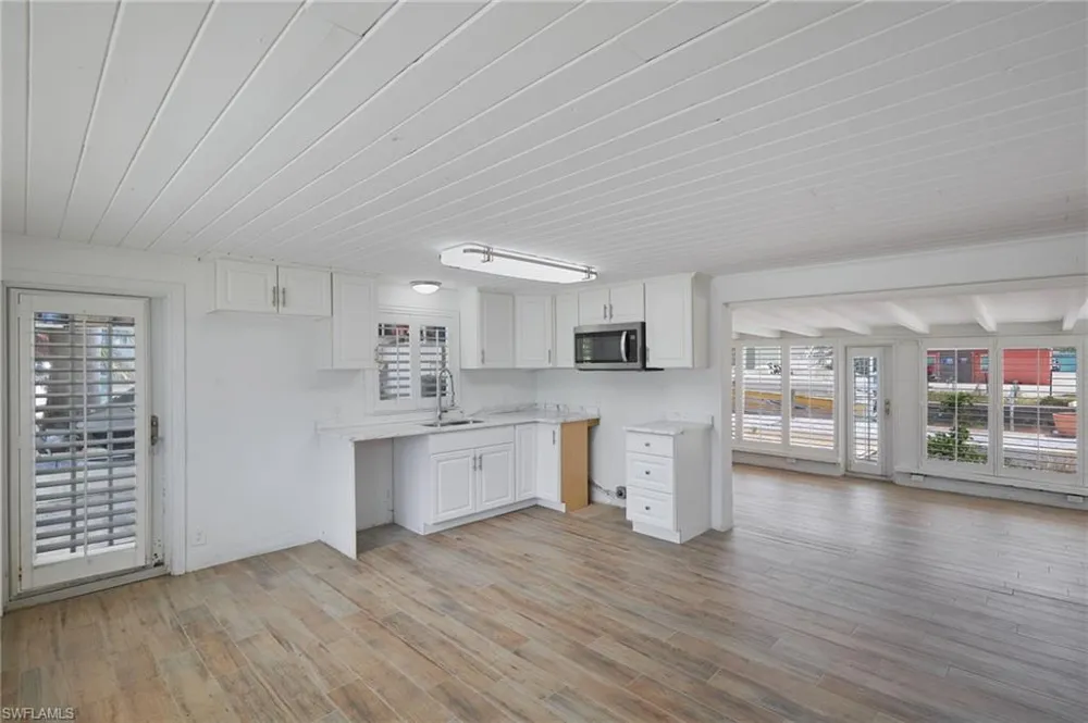2647 Pine Street Matlacha, FL 33993