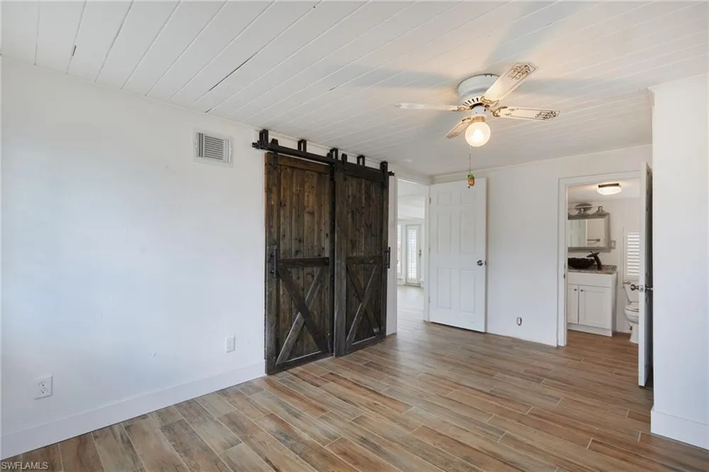 2647 Pine Street Matlacha, FL 33993