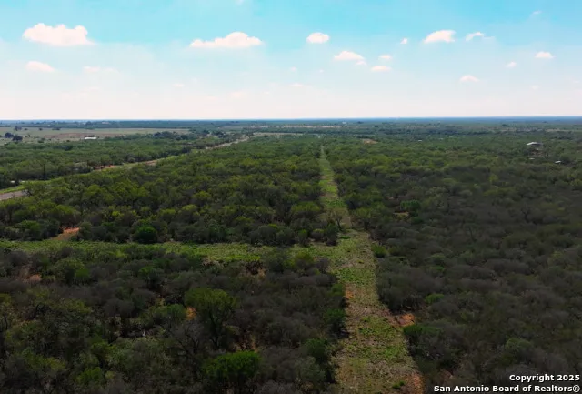120 CR 2644 Moore, TX 78057