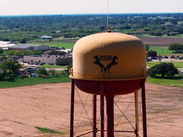 120 CR 2644 Moore, TX 78057