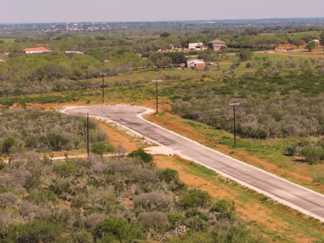 120 CR 2644 Moore, TX 78057
