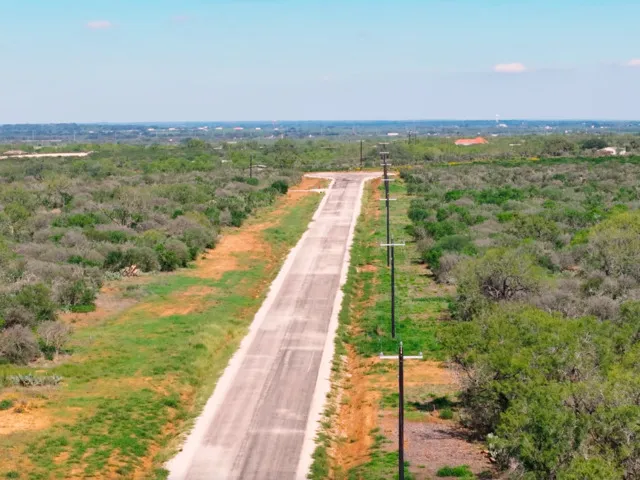 120 CR 2644 Moore, TX 78057