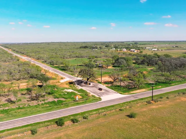 120 CR 2644 Moore, TX 78057