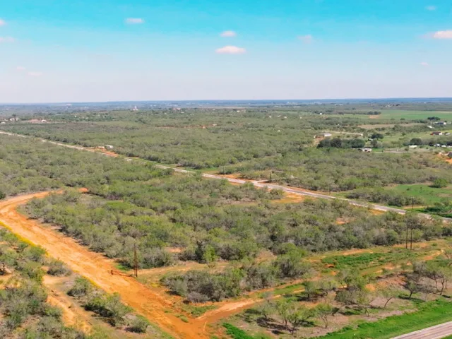 120 CR 2644 Moore, TX 78057