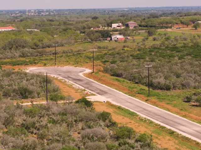 120 CR 2644 Moore, TX 78057
