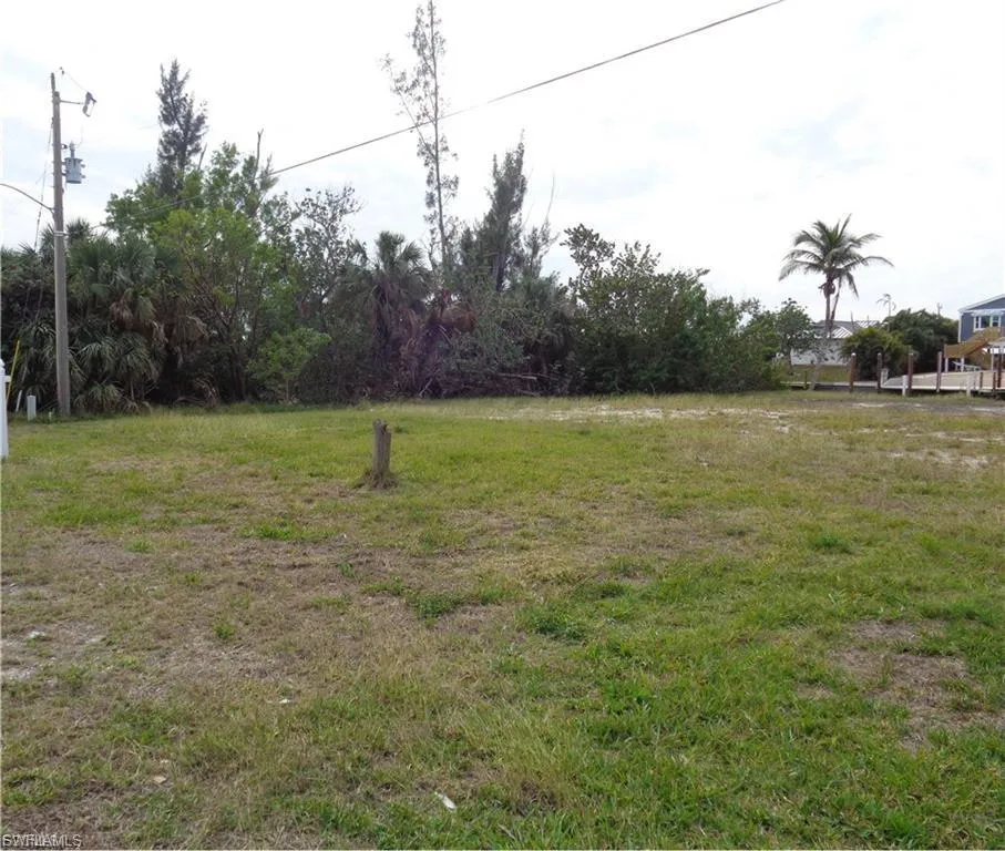 2947 Cussell Drive St. James City, FL 33956