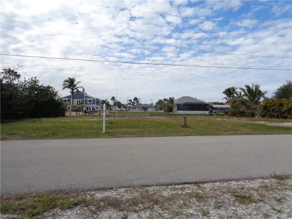 2947 Cussell Drive St. James City, FL 33956
