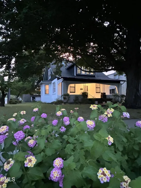 541 Roanoke Avenue