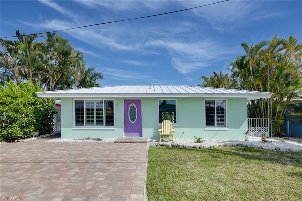 2639 Bridgeview Street Matlacha, FL 33993