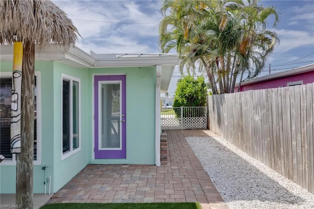 2639 Bridgeview Street Matlacha, FL 33993