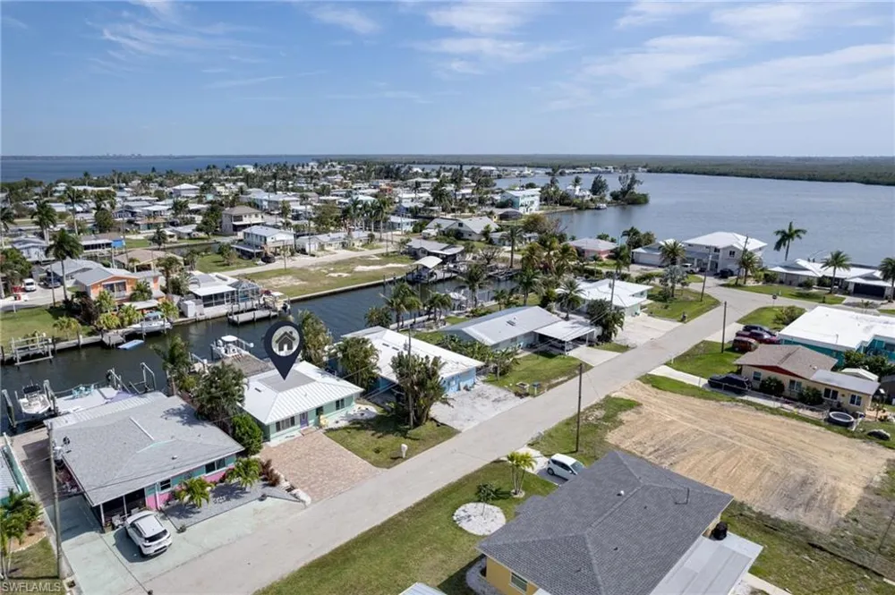 2639 Bridgeview Street Matlacha, FL 33993