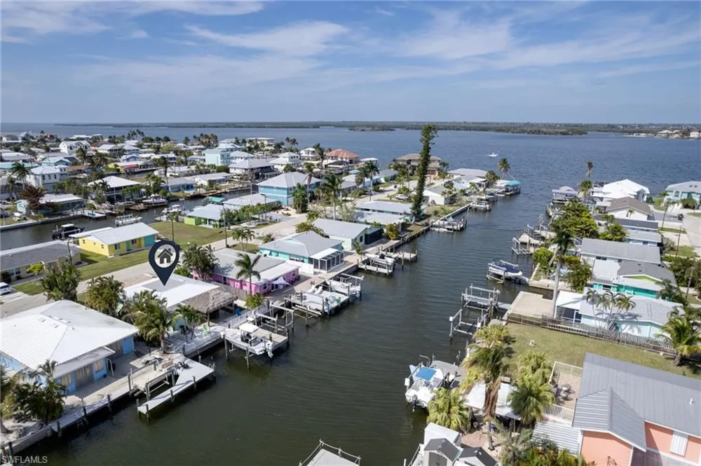 2639 Bridgeview Street Matlacha, FL 33993