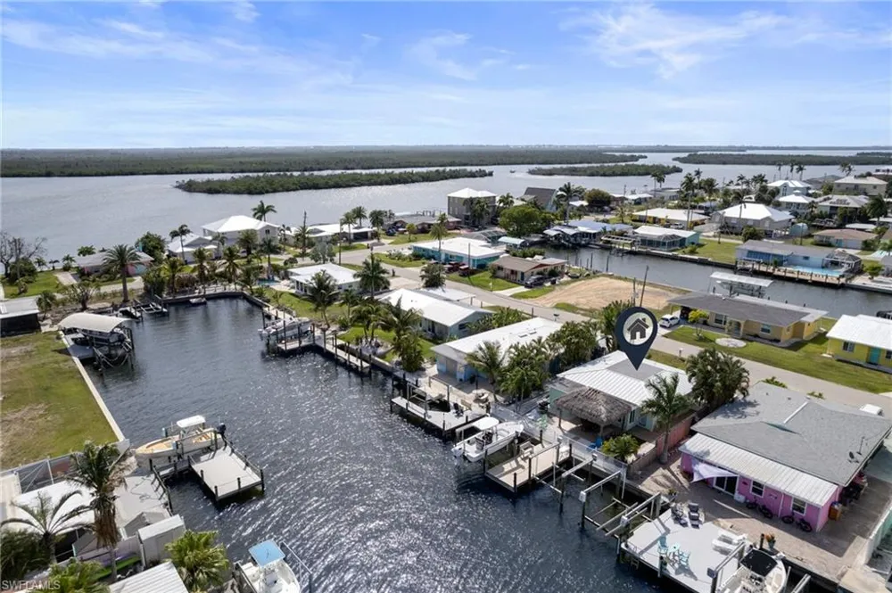 2639 Bridgeview Street Matlacha, FL 33993