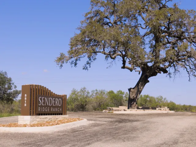 170 CR 2644 Moore, TX 78057