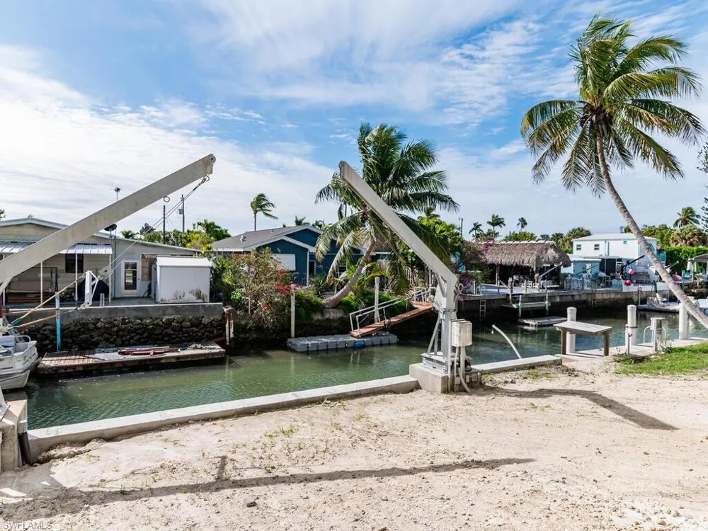 542 Coconut Avenue Goodland, FL 34140