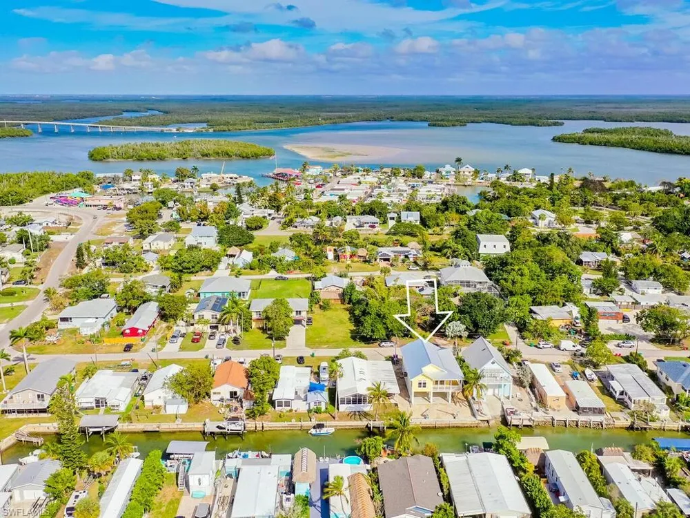 542 Coconut Avenue Goodland, FL 34140