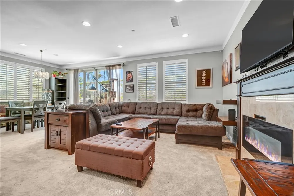 1009 El Paseo Lake Forest, CA 92610