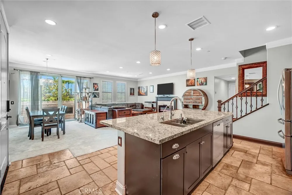 1009 El Paseo Lake Forest, CA 92610