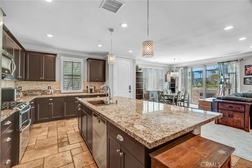 1009 El Paseo Lake Forest, CA 92610
