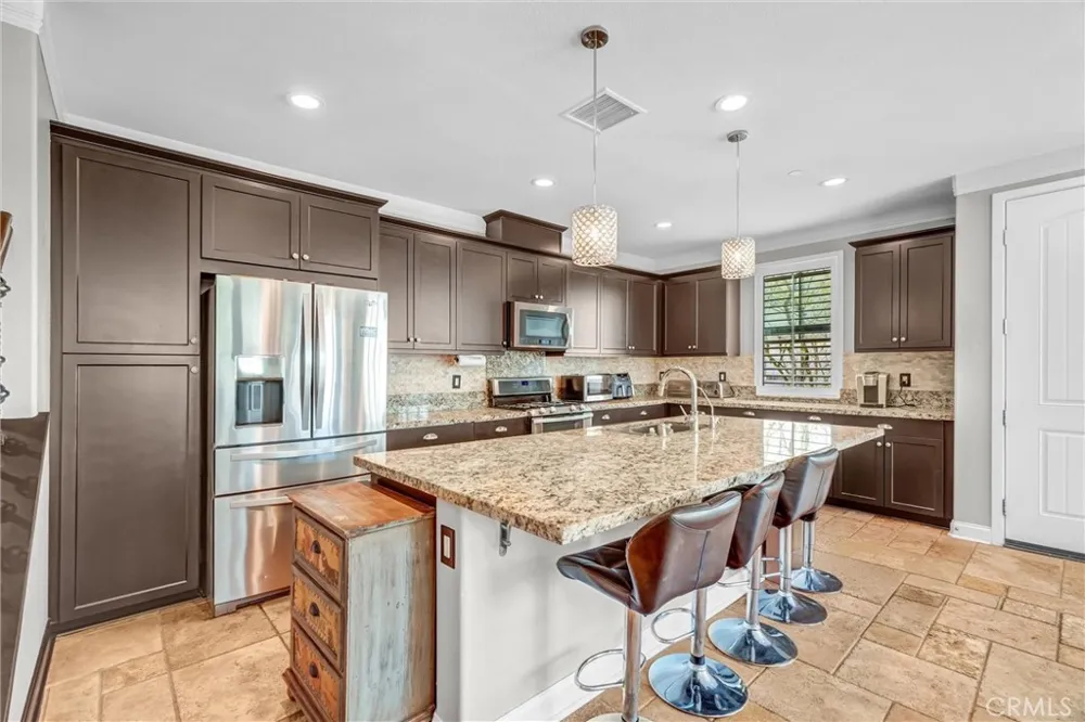 1009 El Paseo Lake Forest, CA 92610