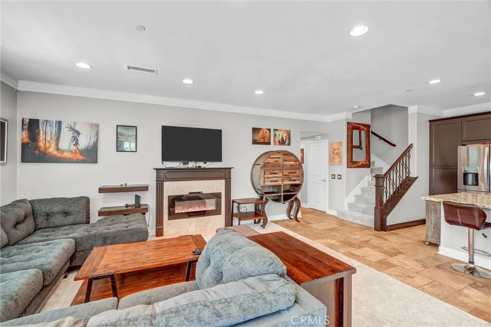 1009 El Paseo Lake Forest, CA 92610