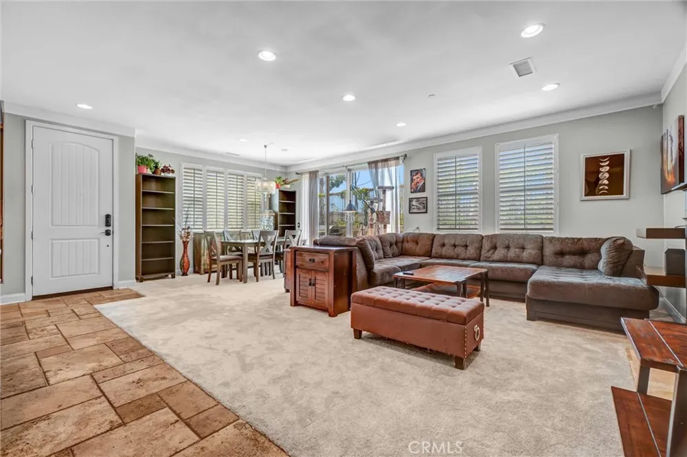 1009 El Paseo Lake Forest, CA 92610