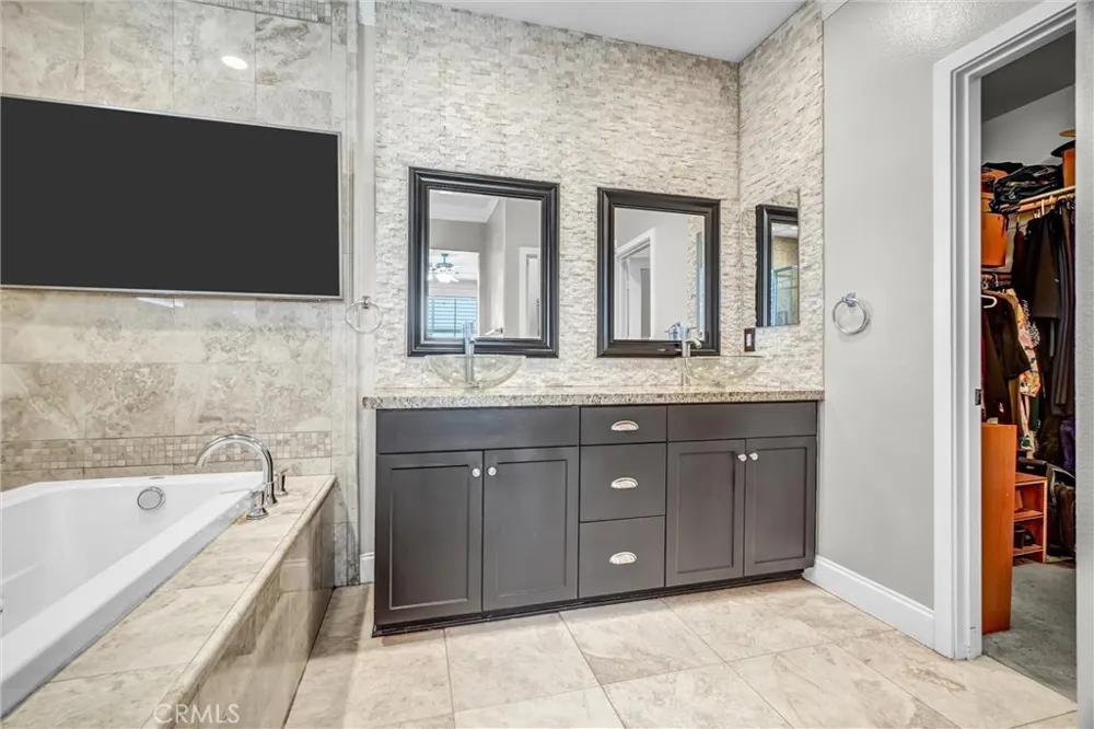 1009 El Paseo Lake Forest, CA 92610