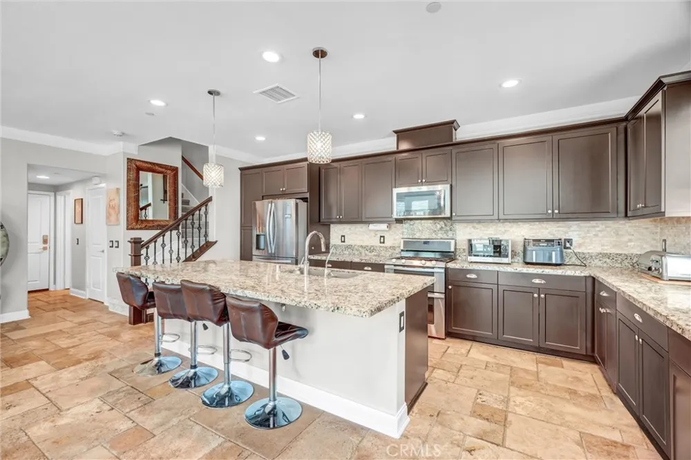 1009 El Paseo Lake Forest, CA 92610