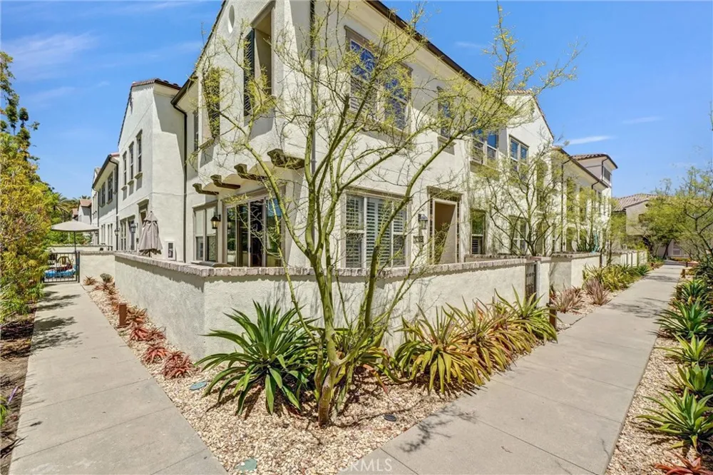 1009 El Paseo Lake Forest, CA 92610