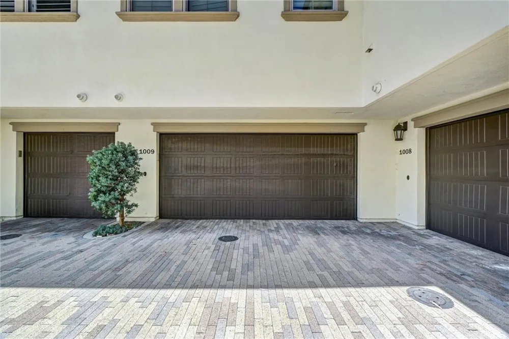 1009 El Paseo Lake Forest, CA 92610