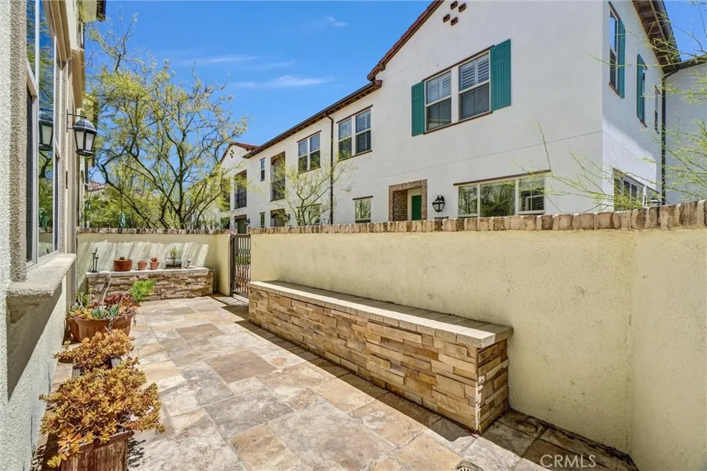 1009 El Paseo Lake Forest, CA 92610
