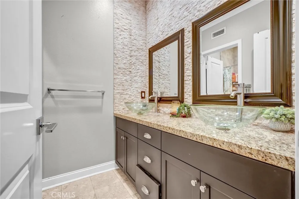 1009 El Paseo Lake Forest, CA 92610