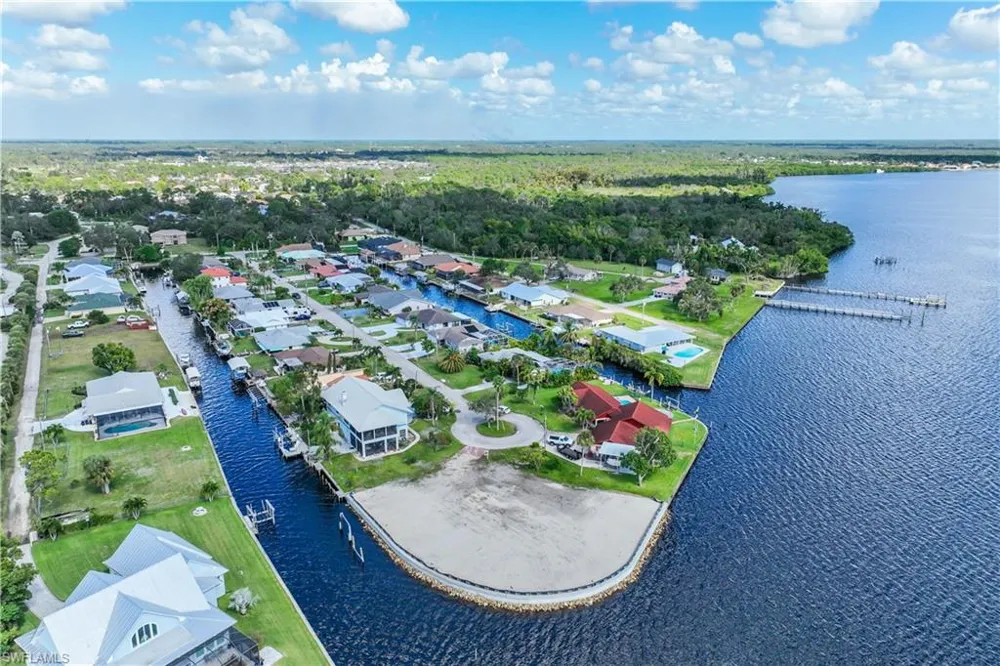 7152 Reymoor Drive North Fort Myers, FL 33917