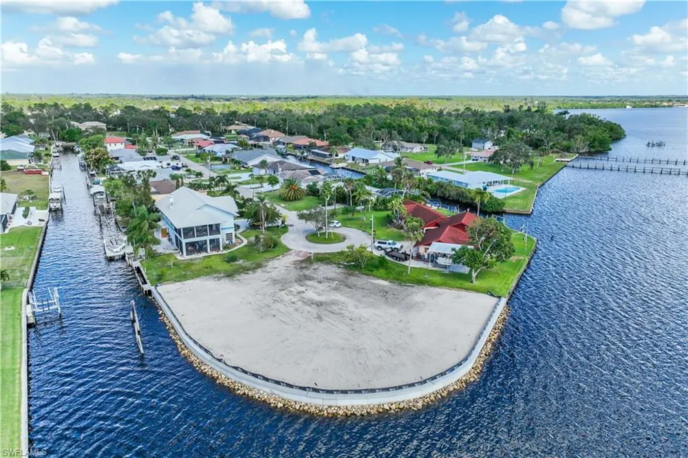 7152 Reymoor Drive North Fort Myers, FL 33917