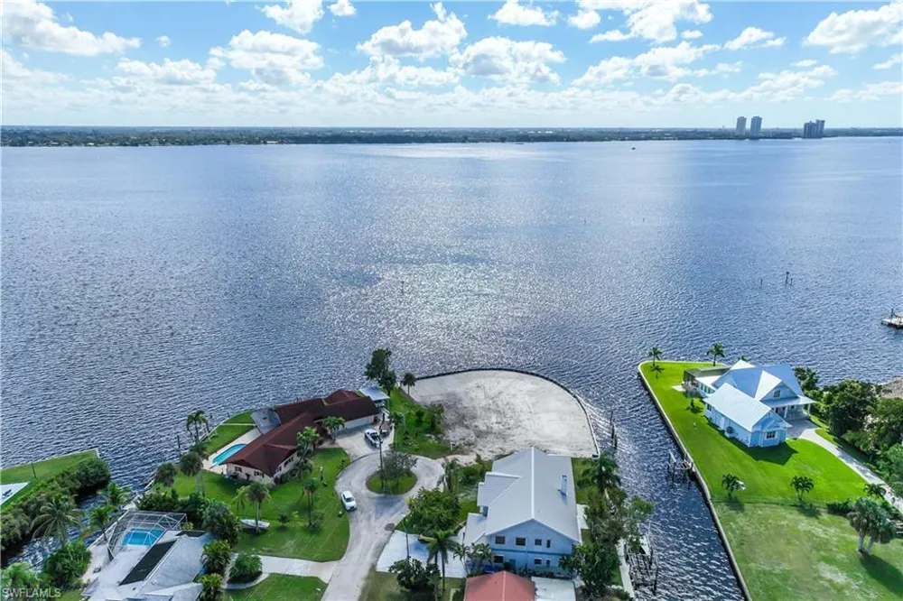 7152 Reymoor Drive North Fort Myers, FL 33917