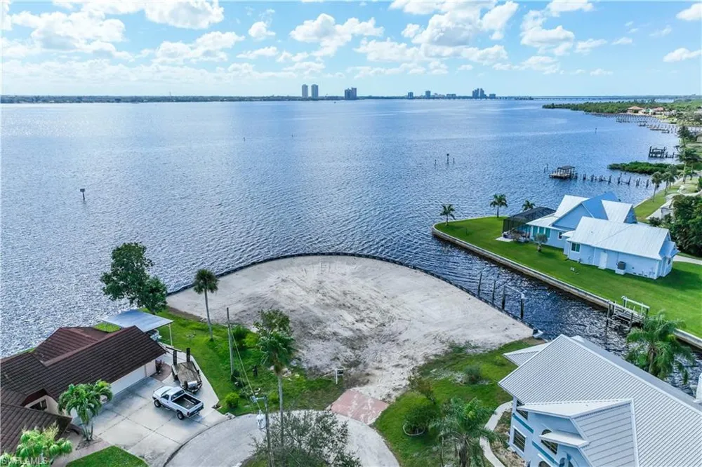 7152 Reymoor Drive North Fort Myers, FL 33917