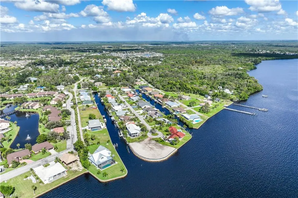 7152 Reymoor Drive North Fort Myers, FL 33917