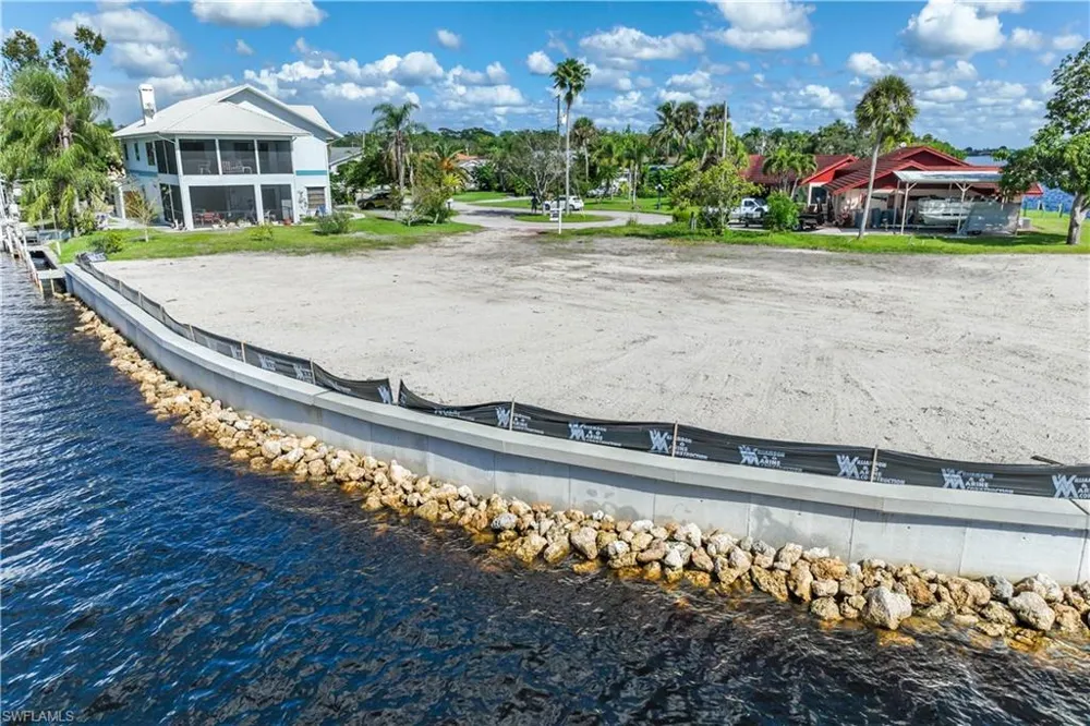 7152 Reymoor Drive North Fort Myers, FL 33917