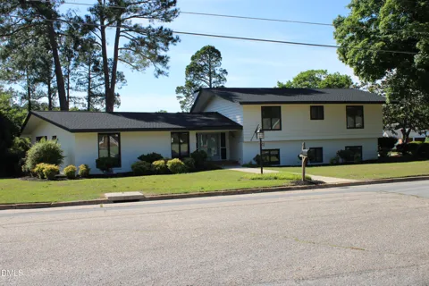 1607 Lakeshore Drive