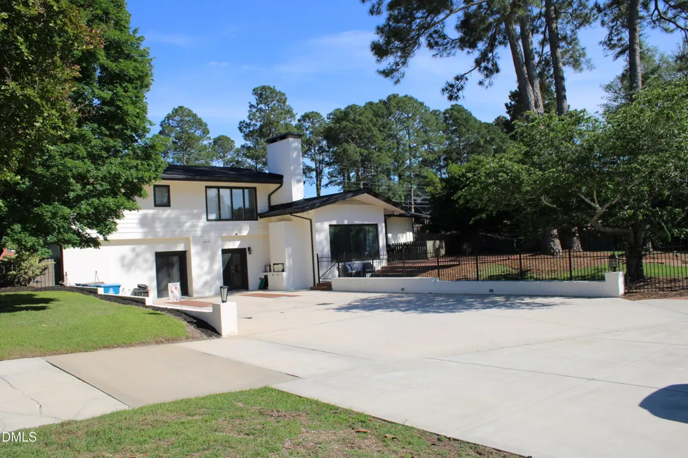 1607 Lakeshore Drive Dunn, NC 28334