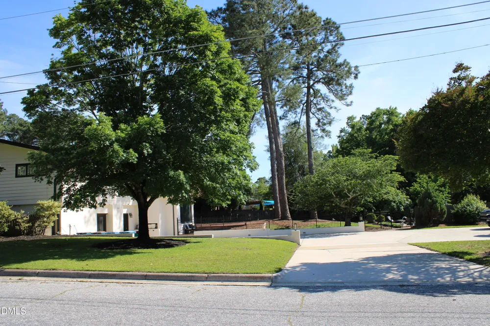1607 Lakeshore Drive Dunn, NC 28334