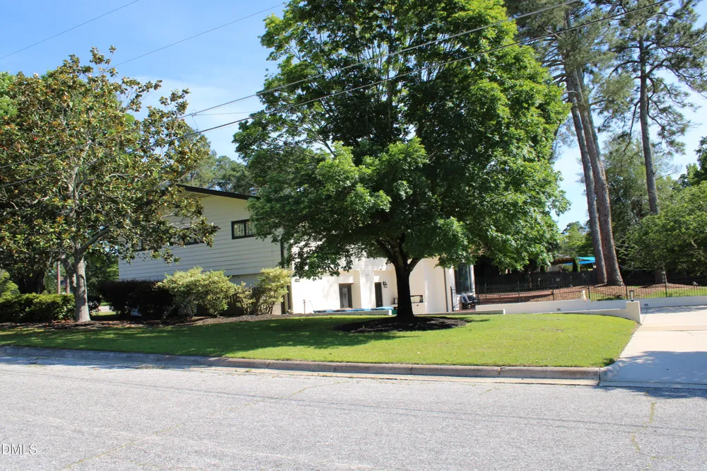 1607 Lakeshore Drive Dunn, NC 28334