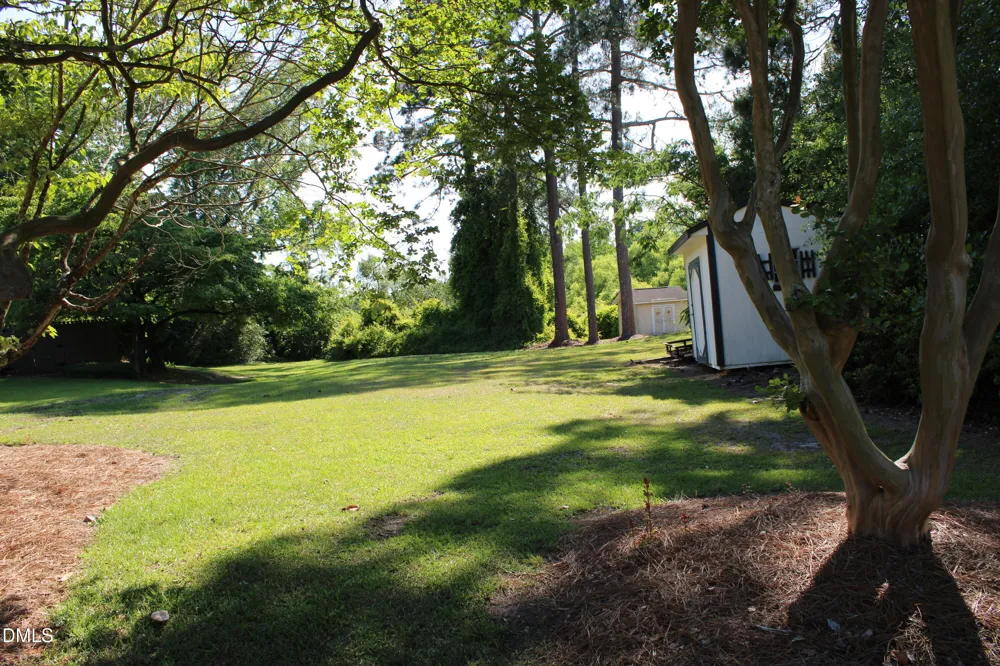 1607 Lakeshore Drive Dunn, NC 28334
