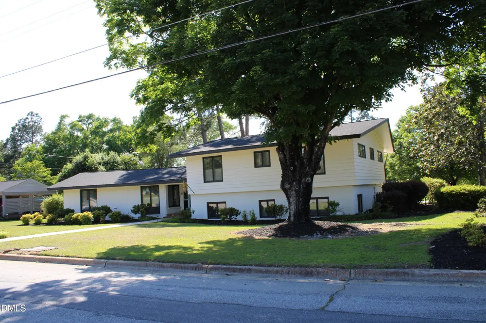 1607 Lakeshore Drive Dunn, NC 28334