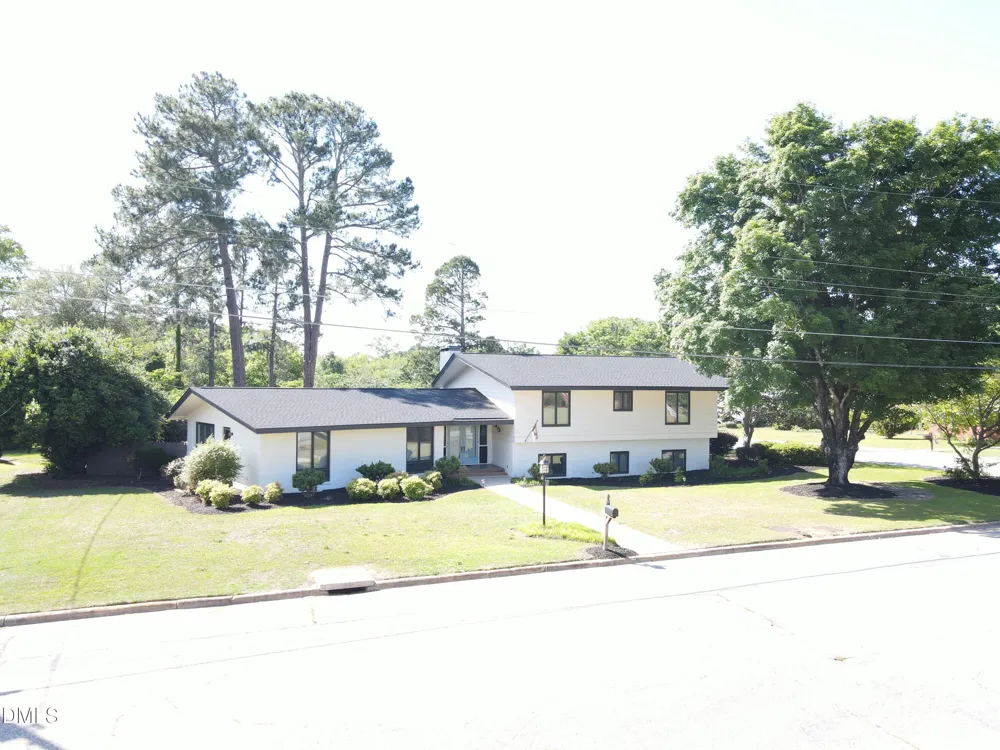 1607 Lakeshore Drive Dunn, NC 28334