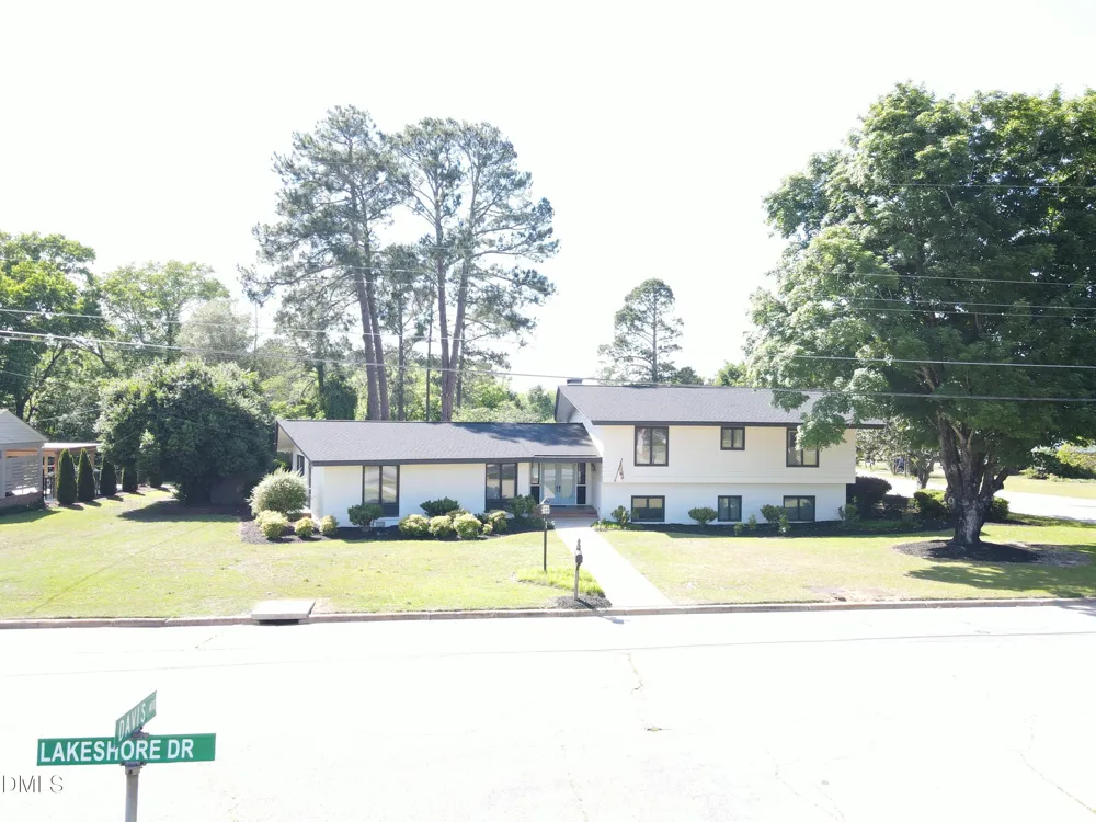 1607 Lakeshore Drive Dunn, NC 28334