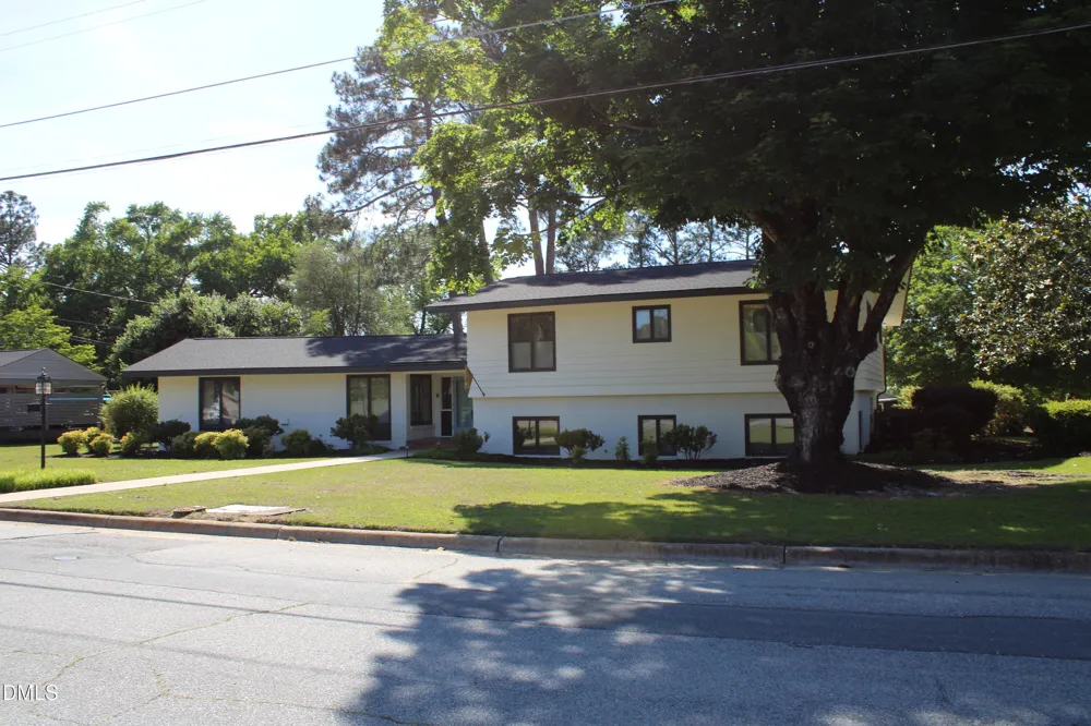 1607 Lakeshore Drive Dunn, NC 28334