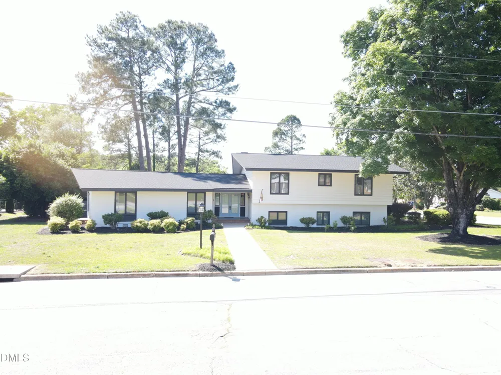 1607 Lakeshore Drive Dunn, NC 28334